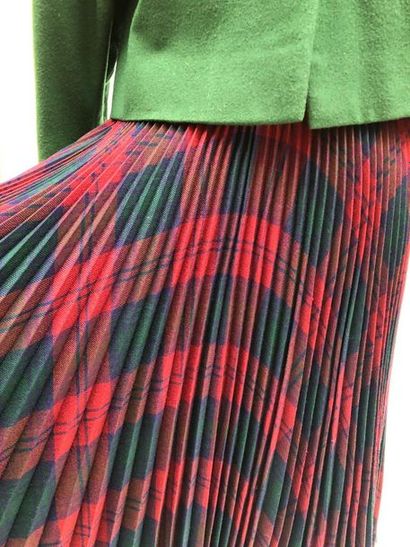null CARVEN, green wool jacket set with high collar and tartan skirt in sunny pleat....