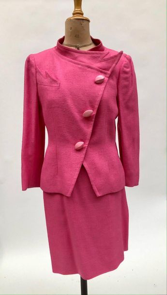 null Attributed to CRAVEN, pink suit set, asymmetrical collar with three large buttons,...
