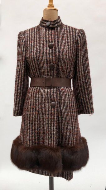 null CARVEN, together in brown, white and black tweed. The jacket edged with brown...