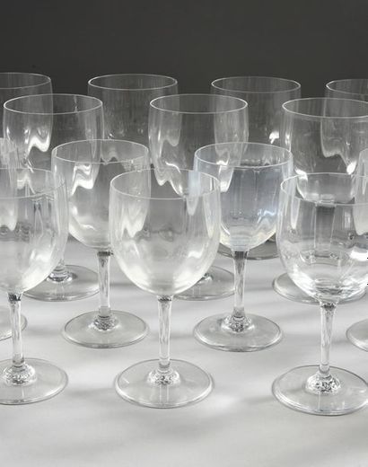 null BACCARRAT

17 verres à vin

16 verres à eau (différence de taille, quelques...
