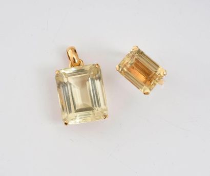 null Bague et pendentif en or 750‰ sertis de citrine de taille émeraude. 

TDD :...