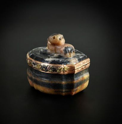 null Rare poly-lobed quartz snuffbox, the two-tone setting in gold 585°° and silver...