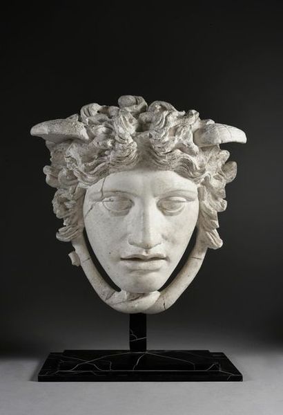  Tête de Méduse Rondanini. Plâtre, moulage du marbre antique acheté par Louis I de...