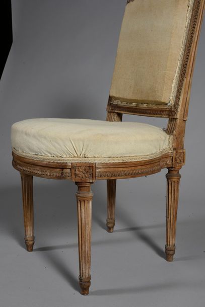 Georges JACOB. att à 
Elegant chair in moulded wood carved with friezes of water...