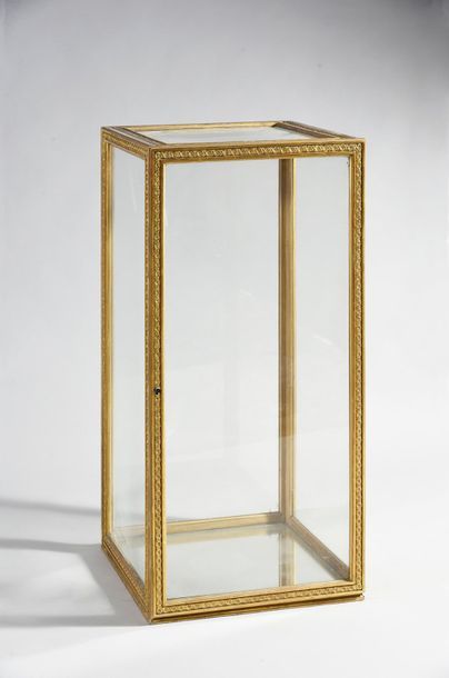 Display case in gilded wood decorated with...