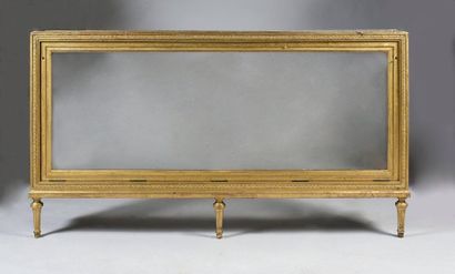 null Pair of gilded wood display cases, opening to one leaf in front, they rest on...