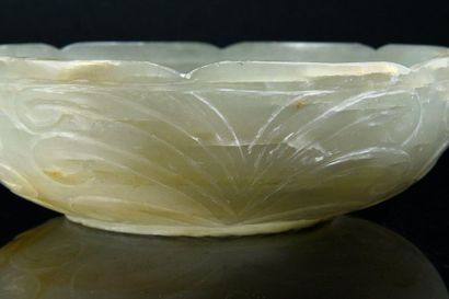 null Important Indian flared bowl in rust veined celadon jade with polylobate rim...