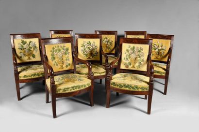 null Mahogany and mahogany veneer living room furniture, Dauphin model composed of...