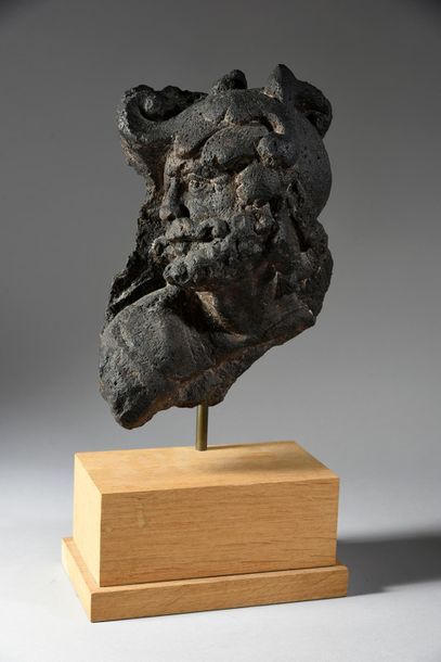 null Warrior's head.
Carved Volvic stone bas-relief element, he is represented bearded,...