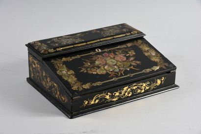 Desk writing case in black and gold lacquered...