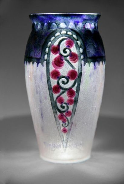 Gabriel ARGY-ROUSSEAU (1885-1953) Primevères, modèle crée en 1925. Vase en pâte de...