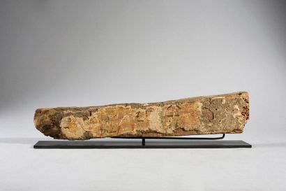 ÉGYPTE. 
Wooden element with double-sided polychrome decoration.
New Empire, XIX-XX...