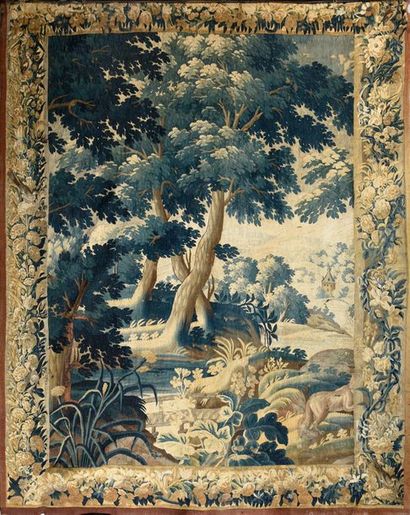 AUBUSSON Verdure.
Tapisserie en laine (réduite).
XVIIe siècle.
256 x 200 cm.
