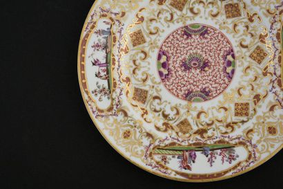 null Assiette en porcelaine de Meissen du XVIIIe siècle.
Circa 1725-30, marques en...