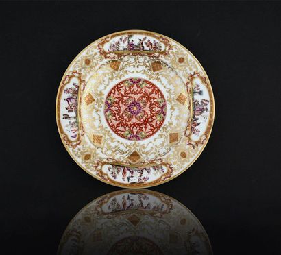  Assiette creuse / plateau de terrine en porcelaine de Meissen du XVIIIe siècle....