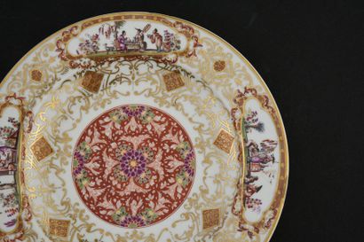  18th century Meissen porcelain soup plate / terrine tray. Circa 1725-30, blue markings...