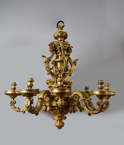 null Lustre en bronze ciselé et doré à huit bras de lumière feuillagés d'acanthe....