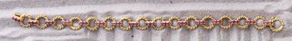 BOUCHERON Flexible gold wire bracelet with round links and clasps set with rubies.
Invisible...