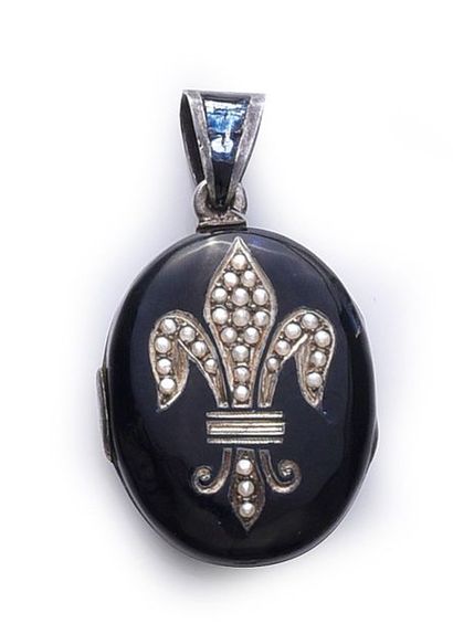 null Black enamelled silver reliquary pendant decorated with a fleur-de-lys set with...