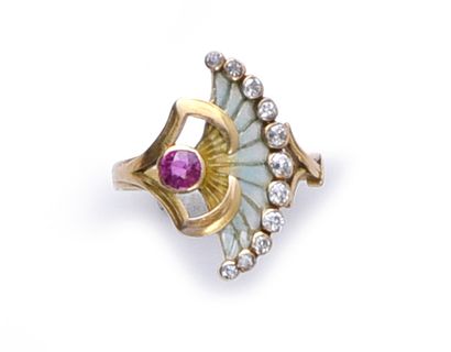 null Ring in 750th gold, adorned with a ruby from which escapes a fan-shaped pattern...