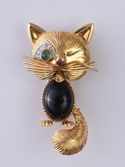 VAN CLEEF & ARPELS Malicious Cat brooch in 750th gold, the body adorned with an onyx...