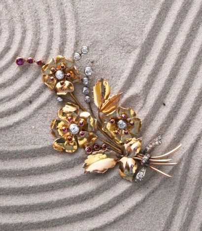 null Broche bouquet en or 750e le cœur des fleurs serti de diamant en serti clos...