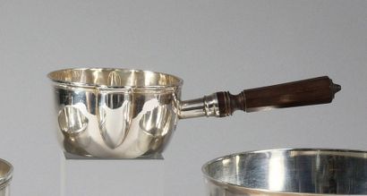 null Small silver saucepan, rosewood handle.
Minerva stamp.
Gross weight: 173 g....