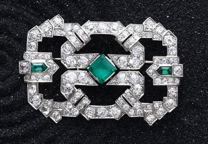 Brooch plate in platinum 850e with geometric...