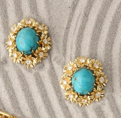 null Pair of earrings in 750e gold decorated with an oval turquoise cabochon in a...