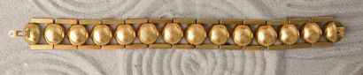 null Articulated Art Deco bracelet in 750e gold with half-sphere motif. Invisible...