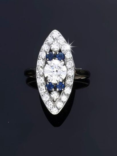 Marquise ring in 750e white gold and 850e...