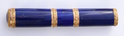 null Wax case in 750th gold, the body enamelled in imitation of lapis, rings decorated...