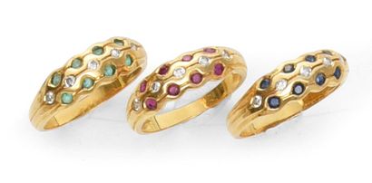 null Suite of three 750e gold rings set with small diamonds alternating with sapphire,...
