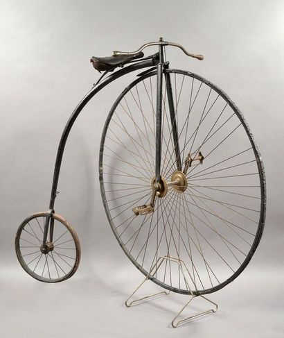 null Grand Bi de marque Rudge. Type N°5-48 de1888, numéro de série 43. Bandages,...