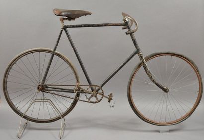 null Humber bike from 1897. Compact and very high frame, typical of this period.

This...