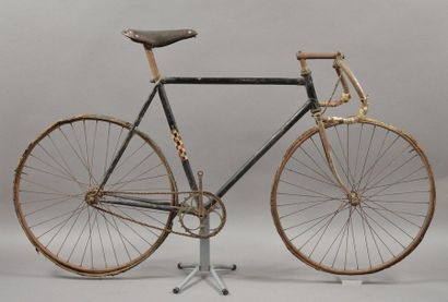 null Vélo de piste sorti des réserves de la Cipale dans les années 20. Ce vélo aurait...