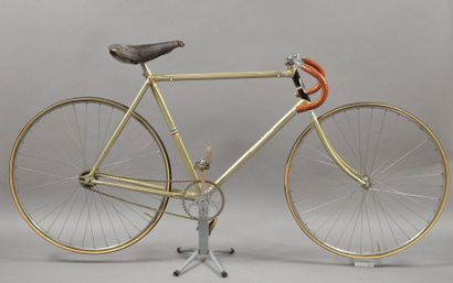 null Louis Hoffbourg. Pistard Parisien, his 1930 Bastide bike with a BSA crankset....