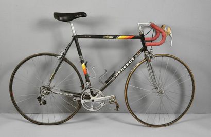null Ronan Pensec. Peugeot bicycle used by the racer during the 1985-1986 season....