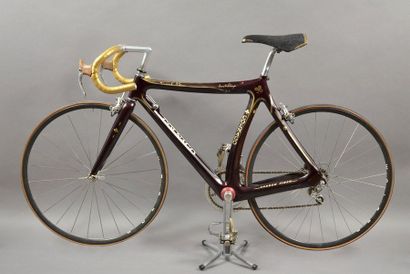null 1989 Colnago C35 bike equipped with the golden Campagnolo Super Record groupset...