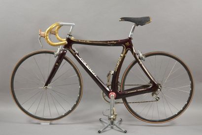 null 1989 Colnago C35 bike equipped with the golden Campagnolo Super Record groupset...