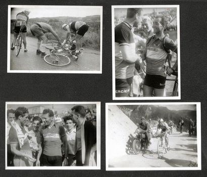 null Tour de France 1954. Album comportant environ 70 photos originales de presse...