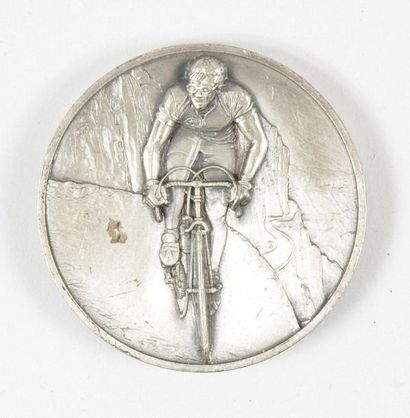 null Médailles du Tour de France 1984 (petit modèle 50mm) et 1986. (Grand modèle...
