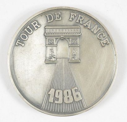 null Medals of the Tour de France 1984 (small 50mm model) and 1986. (Large model...