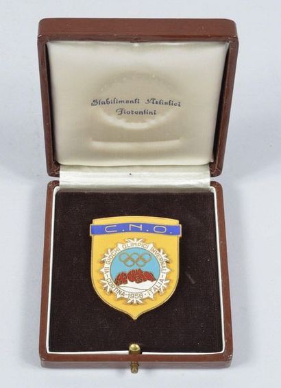 null CORTINA 1956. Badge du "Comité National Olympique" CNO. Doré émaillé jaune....