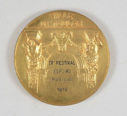 null Ensemble de 4 médailles du Tournoi de Toulon Espoirs en 1975 et 1976. Divers...