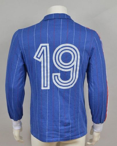 null Maillot N°19 de l'équipe de France pour les saisons internationales 1981-1982-1983....