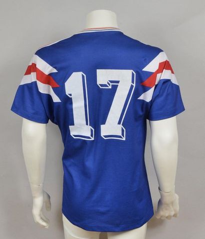 null N°17 jersey of the French U21 team worn during the 1991 international season....