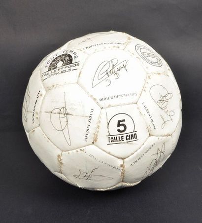 null Ballon de la Fe?de?ration Franc?aise de Football avec les signatures originales...