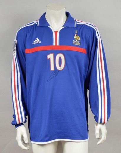 null Zinédine Zidane. Maillot N°10 de l'équipe de France pour la rencontre amicale...