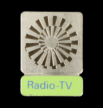 null MUNICH 1972. Badge "Radio-TV" et "Mannschafts-Offizieller". En métal argenté....